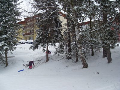 U hřiště jsem bohužel uviděla jen tyto dvě rozveselé děti*