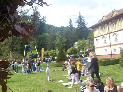 Zde bylo mnoho velmi dobře hrajících si dětí