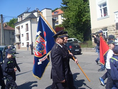 Nemohu zapomenout, že v průvodu šlo i mnoho menších hasičů
