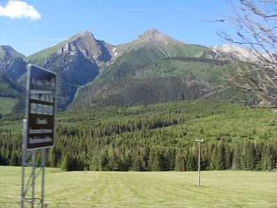 Z oken autobusu jsme měli neustále překrásné výhledy do okolí