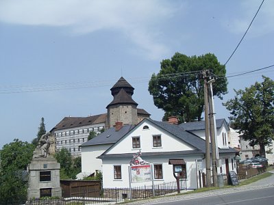 Už nás vítá hrad Sovinec