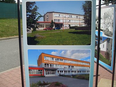 Opravená budova školy na dolním snímku