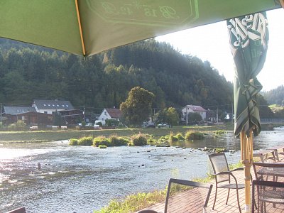 Pohled na řeku Svratku z našeho posledního odpočinkového posezení ve Víru