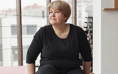 Velikost 42. Takovou nosí Češky. Není třeba se tím trápit