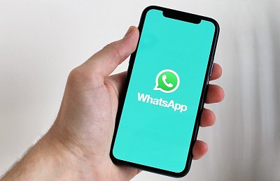 Česká bankovní asociace varuje před novým podvodem na WhatsAppu