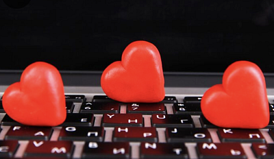 Lásko, pošli peníze! Internetových podvodů přibývá a jsou precizní