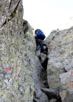 Takovéhle štěrbiny byly cestou často