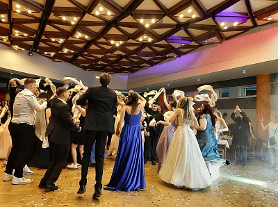 Tanec maturitní....*