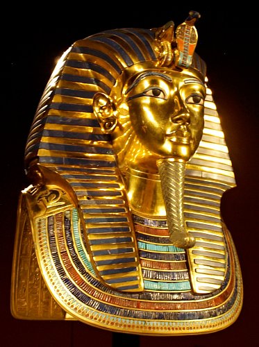 tutanchamonova-zlata-maska-s-polodrahokamy.jpg