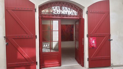 Další nová galerie na Malé Straně – Ethera Gallery