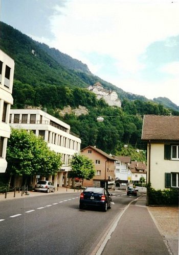 vaduz-s-hradem.jpg