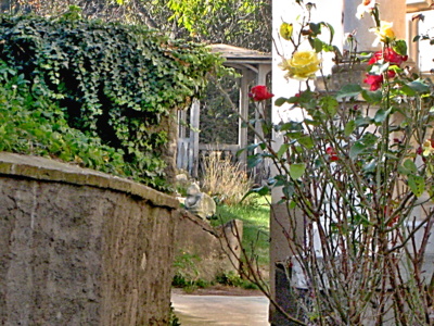 Kdepak stojí tato krásná vila a co skrývají její zdi?