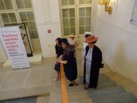 pohled na kolegyni v akci