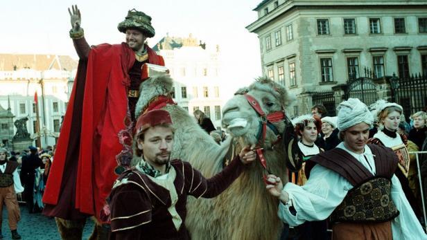 Tříkrálovému průvodu
požehná Dominik Duka