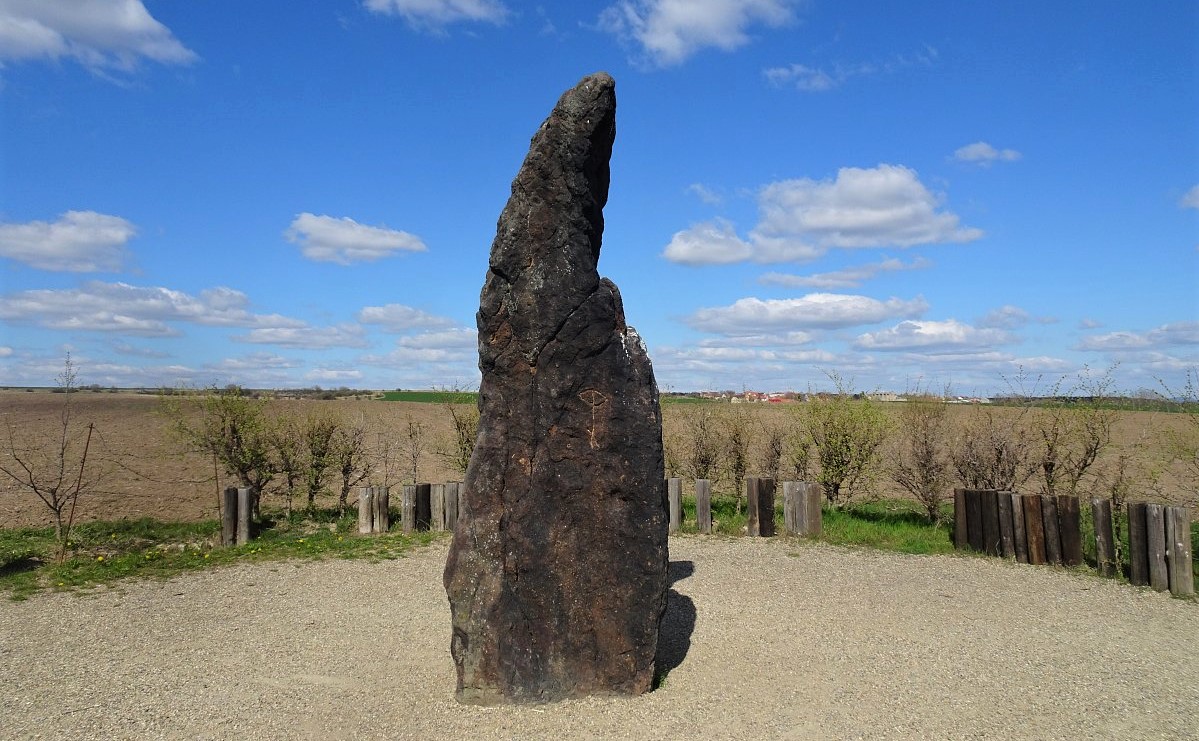 Výlet do Panenského Týnce a k menhiru u Klobuk