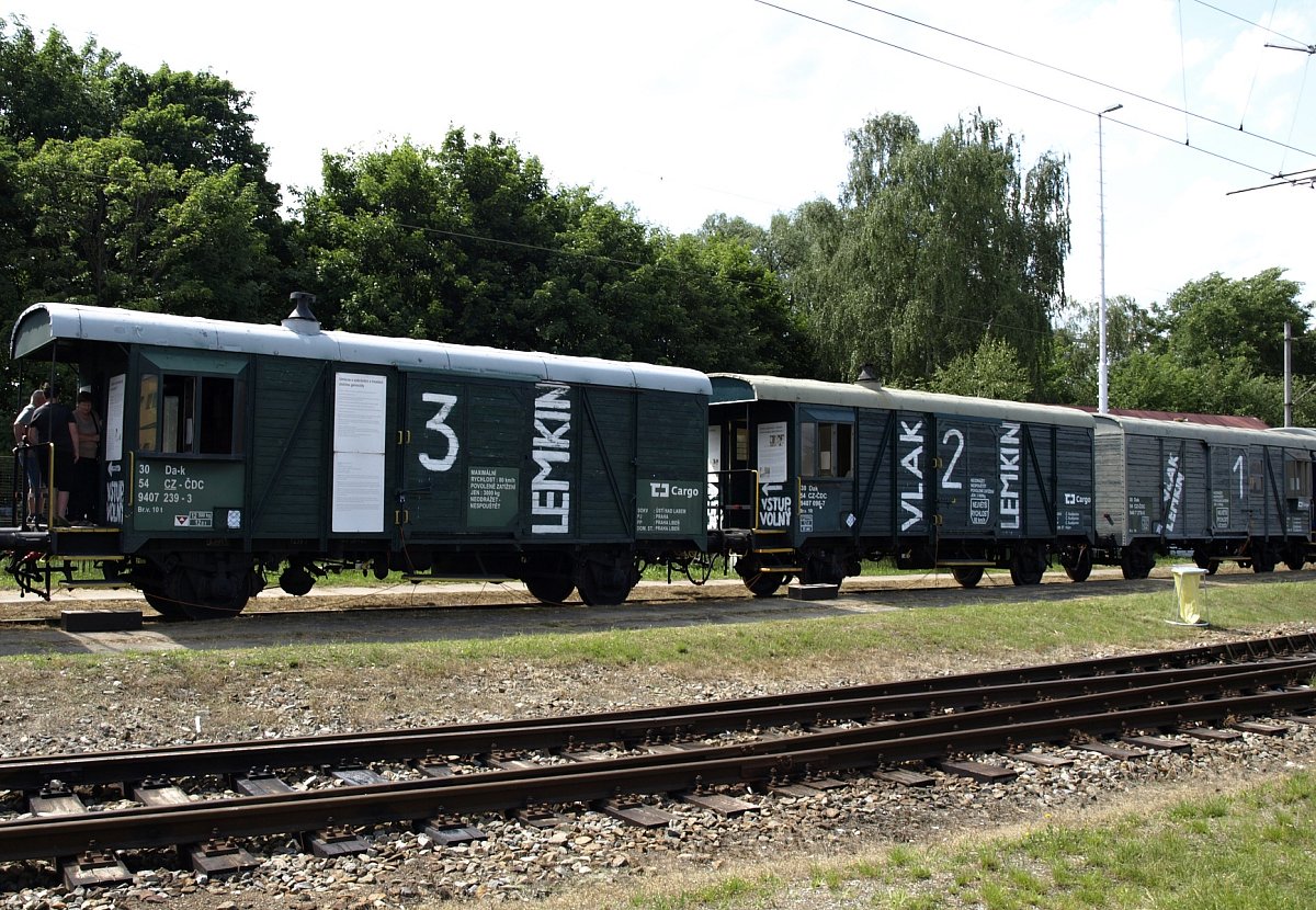 Vlak Lemkin připomíná unikátní výstavou hrůzy genocidy