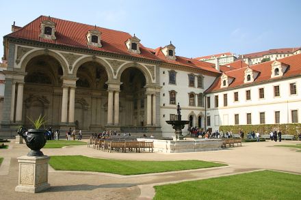 Veřejnosti se otevřely Senát,
sněmovna i Kramářova vila