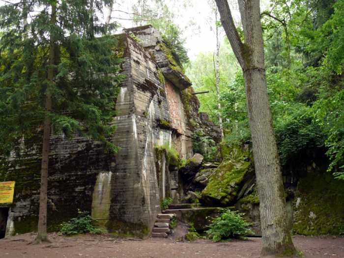 Hledá se nájemce. Zn.:
pro Hitlerovo Vlčí doupě
