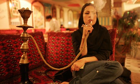 Tureckým kuřákům vodní 
dýmky začaly zlé časy